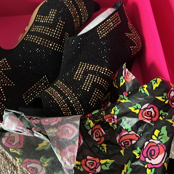 Open toed Betsey Bling Bootie - Picture 3 of 5